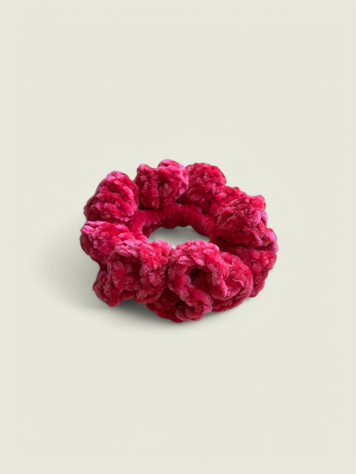 Felroze velvet scrunchie