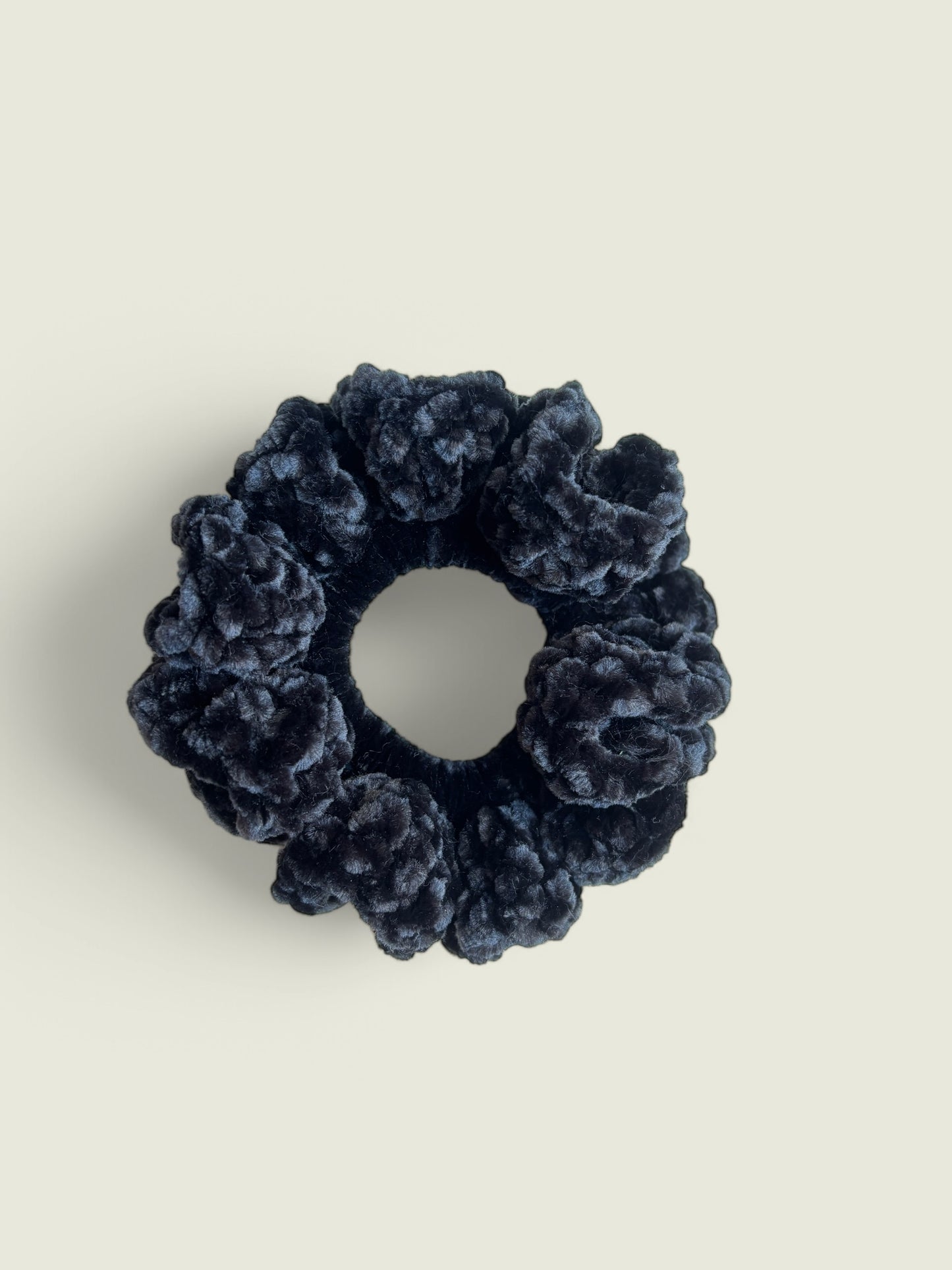 Zwarte velvet scrunchie