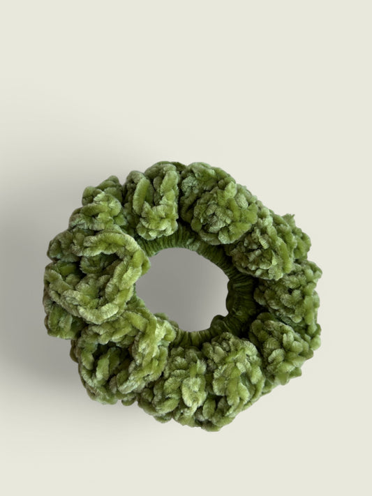Felgroene velvet scrunchie