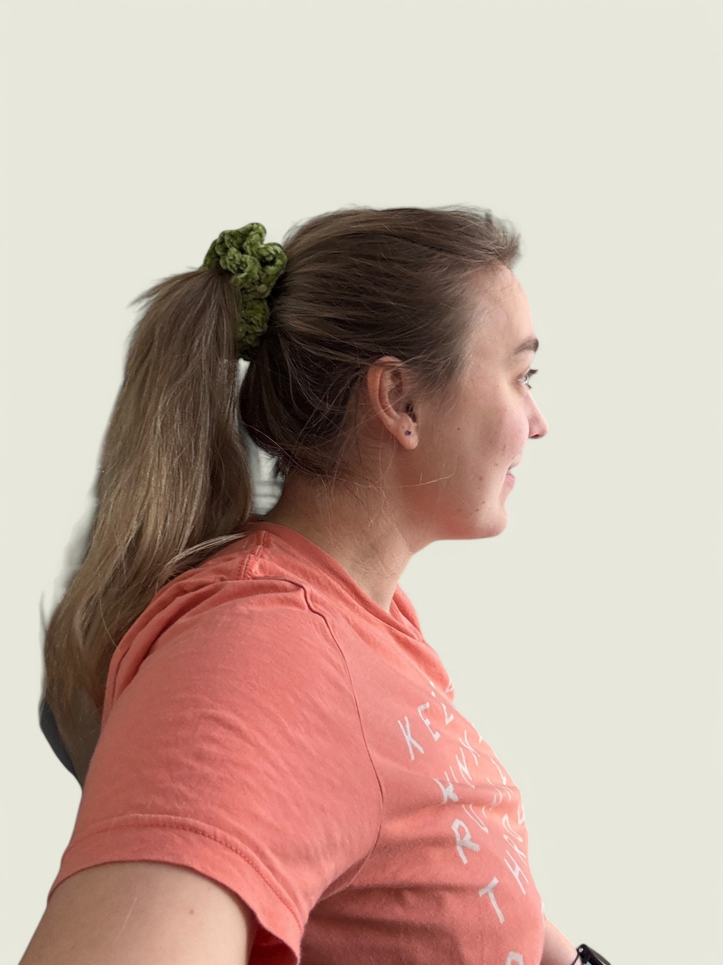 Felgroene velvet scrunchie
