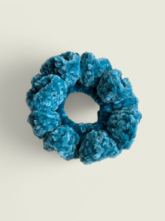 Aquablauwe velvet scrunchie met glitters