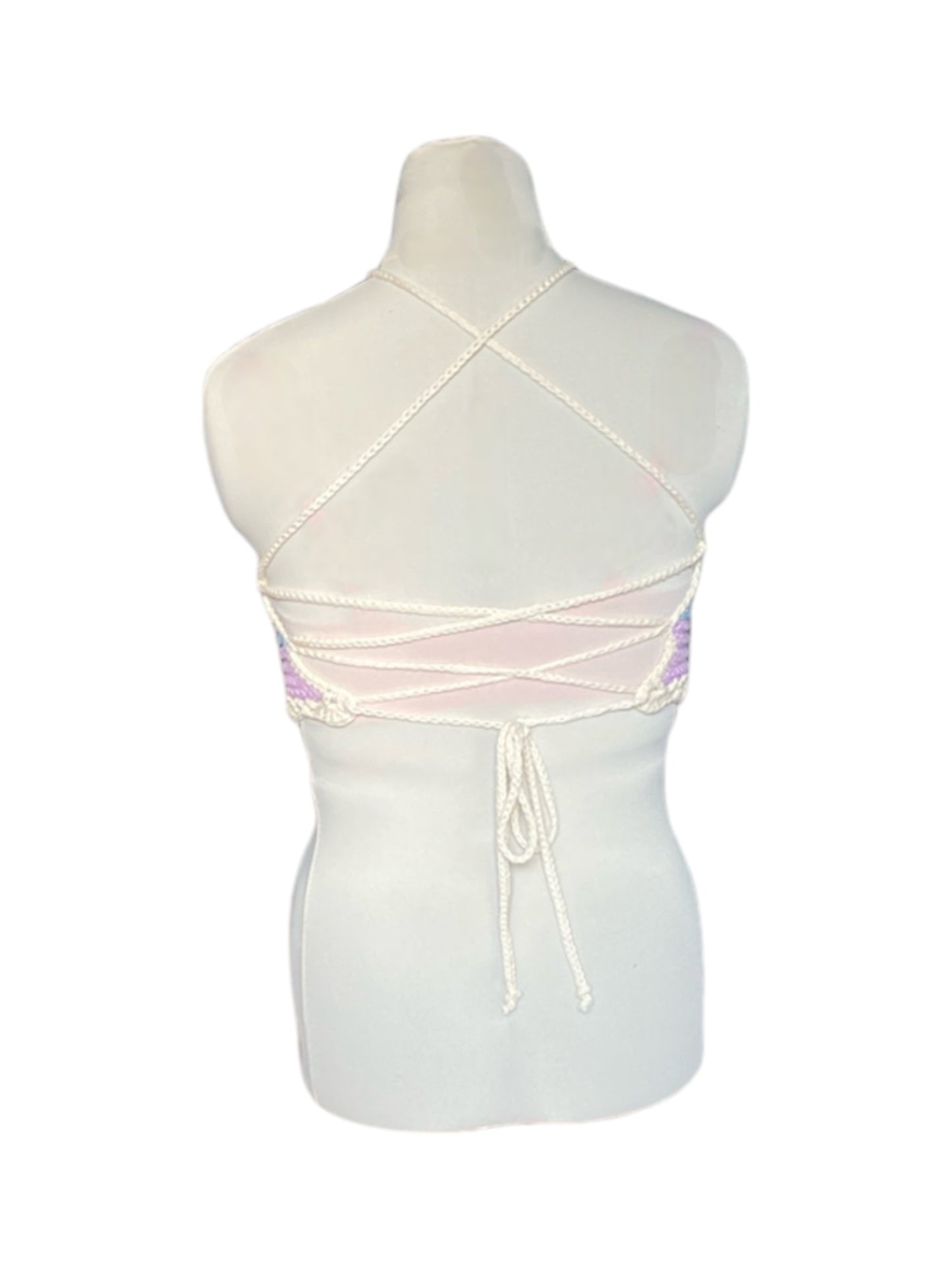 Gehaakte pastel regenboog halter-top - handgemaakte crop-top met geribbelde structuur en schelpenrand - maat M