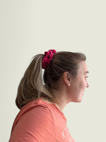Felroze velvet scrunchie