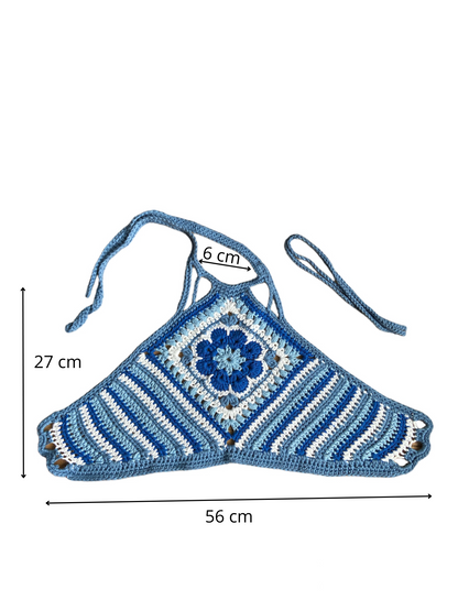Gehaakte blauwe halter-top met bloem granny square - handgemaakte boho festival top  van katoen – maat S