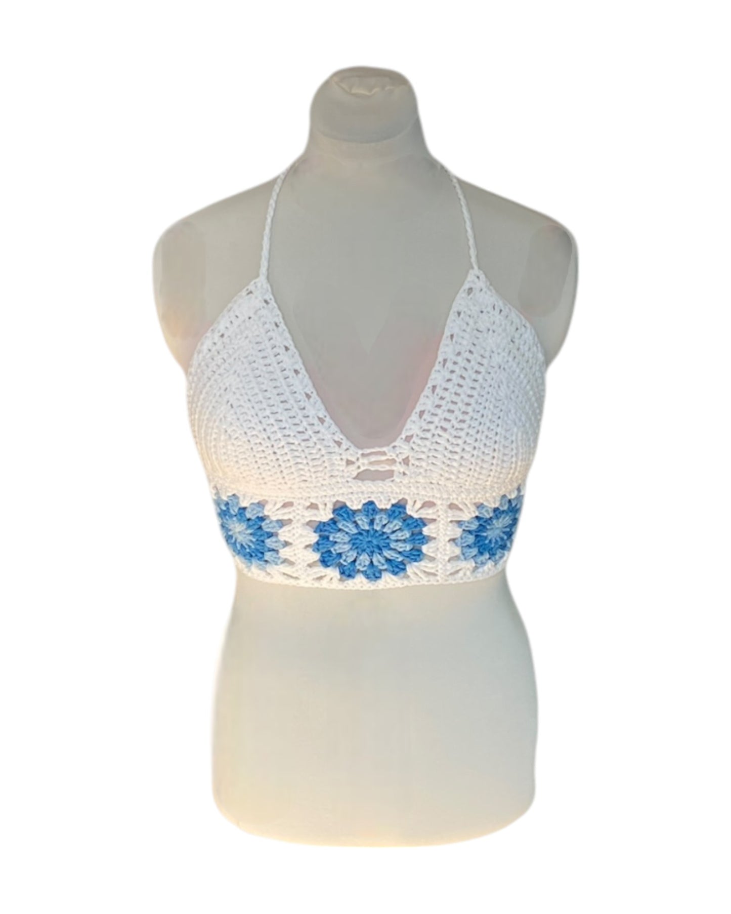 Gehaakte witte Marigold crop-top met blauwe granny squares – 100% katoen – maat M