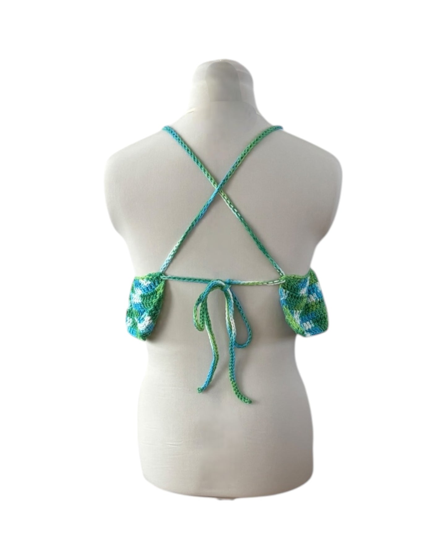 Gehaakte crop-top/bralette van 100% katoen – handgemaakte festival top met speelse ruches van groen-wit-blauwe kleuren – maat S