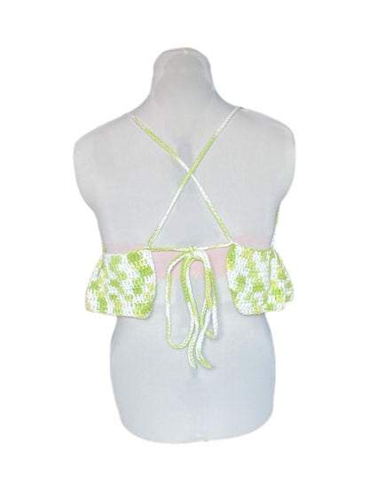 Gehaakte lichtgroene/witte crop-top/bralette van 100% katoen – handgemaakte festival top met speelse ruches  – maat L