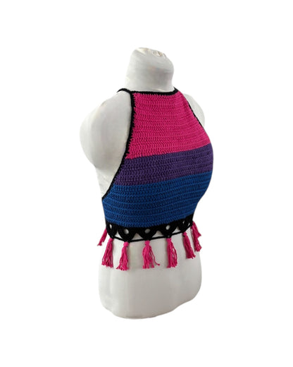 Gehaakte haltertop van 100% katoen – handgemaakte boho festival top met kwastjes in kleuren van bi pride vlag – maat L