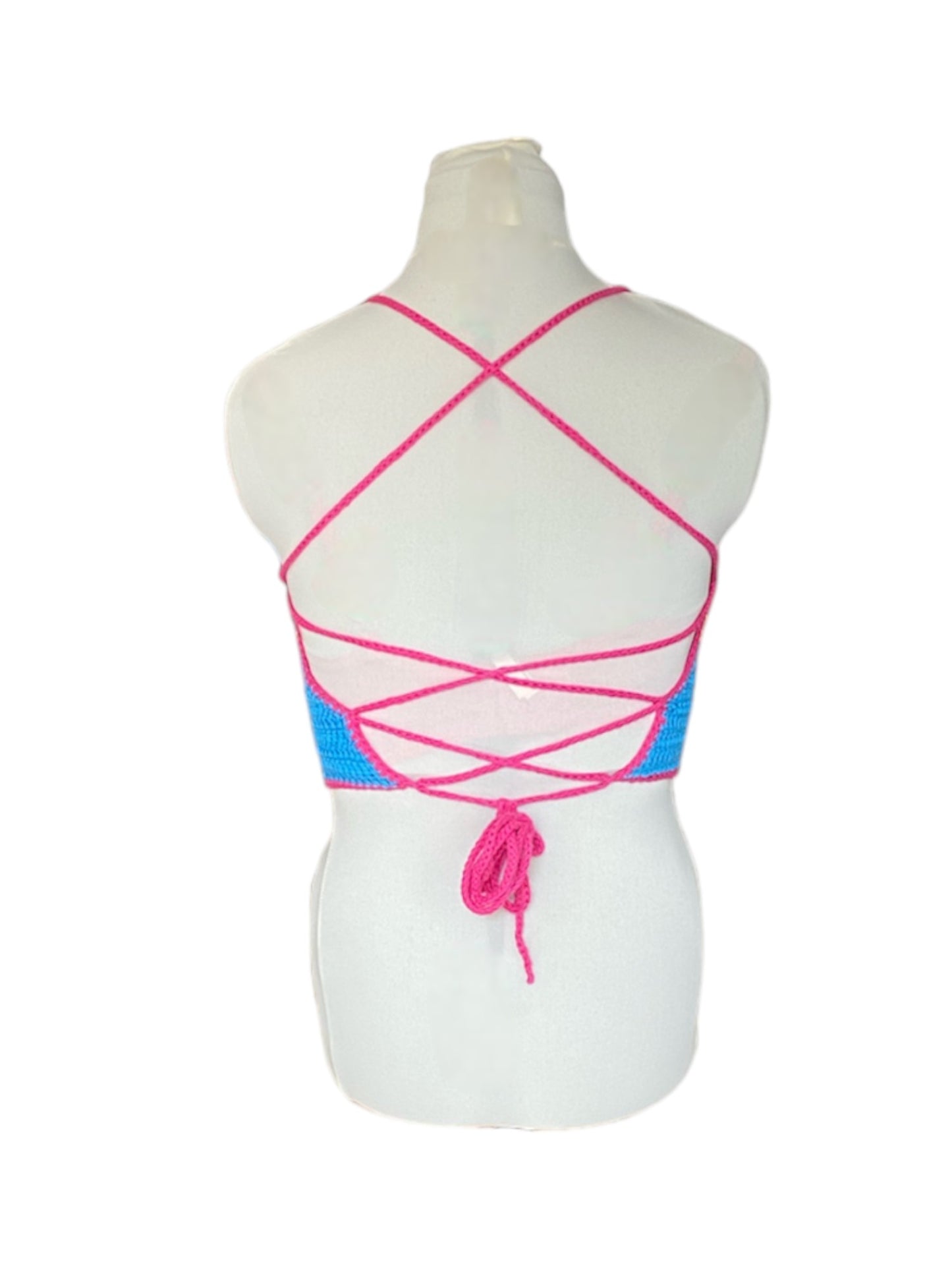 Gehaakte haltertop van 100% katoen met mesh detail in V-vorm - handgemaakte festival top in pan pride kleuren- maat L