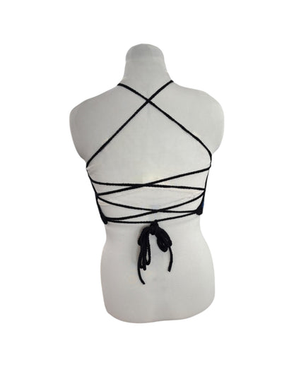 Gehaakte, rood-wit-blauwe haltertop - handgemaakte crop-top met geribbelde structuur en schelpenrand - maat M