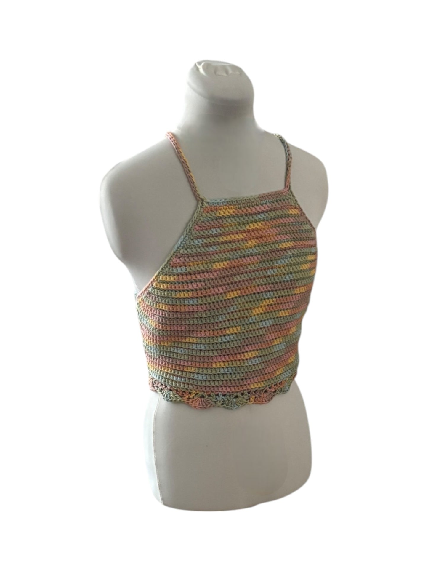 Gehaakte regenboog halter-top - handgemaakte crop-top met geribbelde structuur en schelpenrand - maat XL