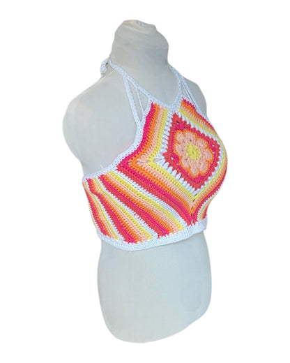 Gehaakte halter-top met bloem granny square - handgemaakte boho festival top  van katoen – maat L